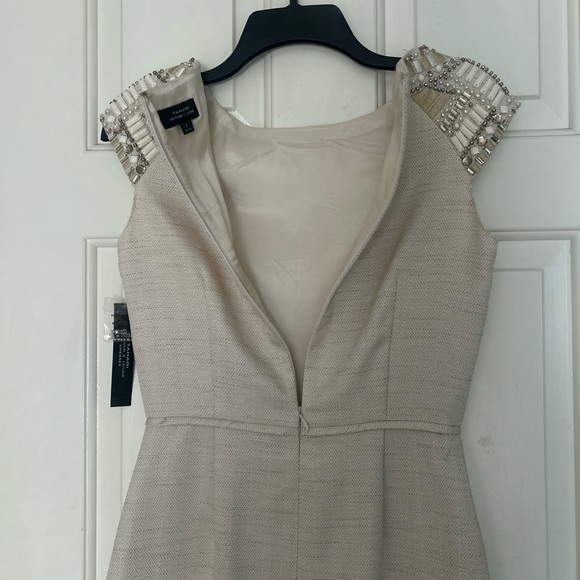 Elegant Cream Sleeveless Dress by Tahari. Size 2. NWT. - Picture 7 of 8